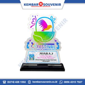 contoh desain plakat akrilik