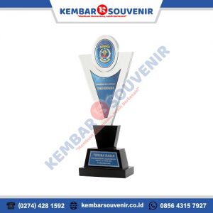 contoh plakat akrilik