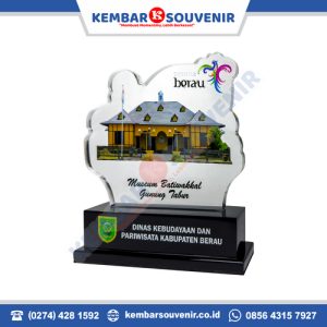 harga buat plakat