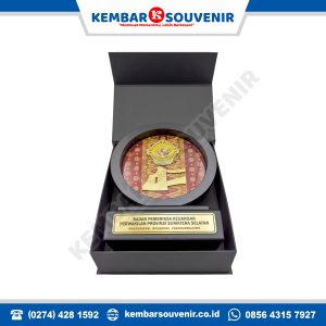 jual plakat kayu