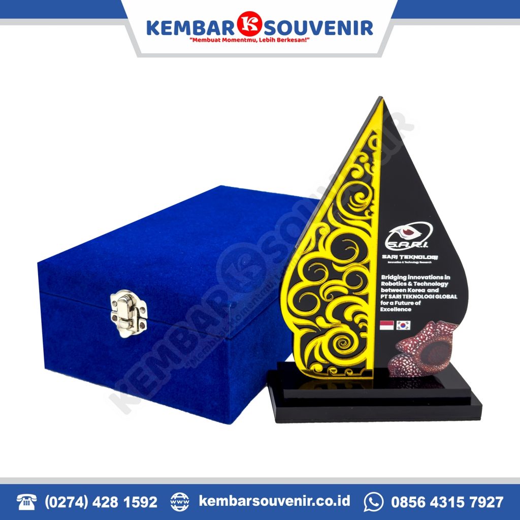 model plakat akrilik