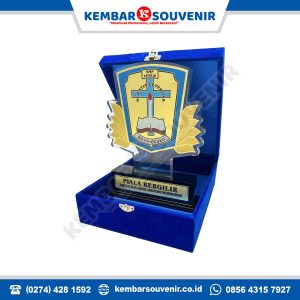 pembuatan plakat