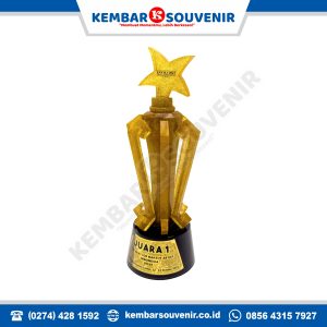 piala plakat
