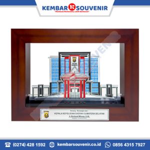 plakat kayu ukir