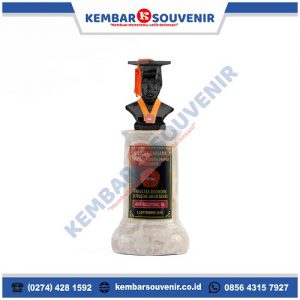 cinderamata wisuda