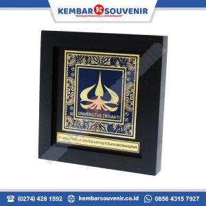 contoh plakat kayu