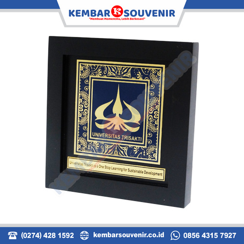contoh plakat kayu