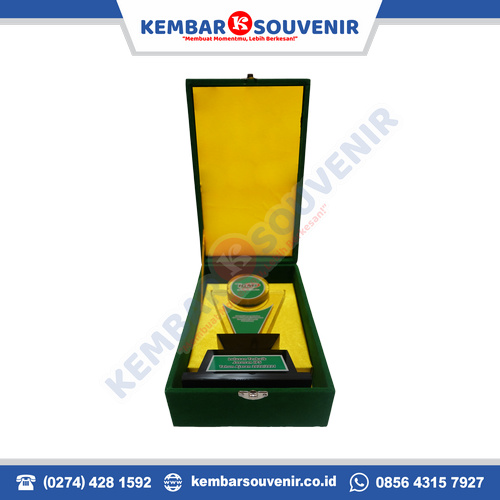 desain plakat akrilik
