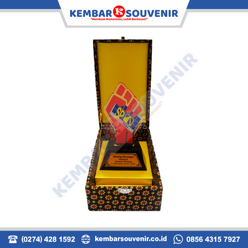 desain plakat wisuda