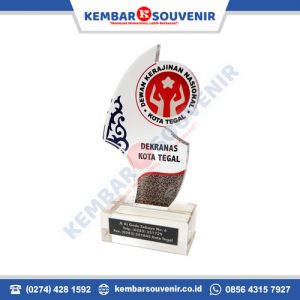 gambar plakat akrilik
