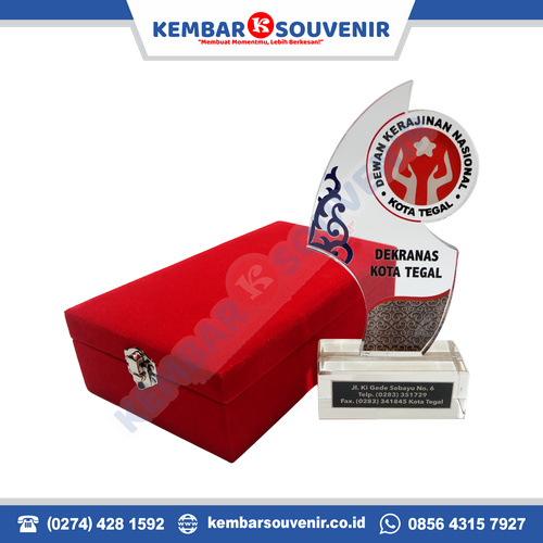 gambar plakat wisuda