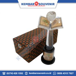 harga plakat kenang kenangan