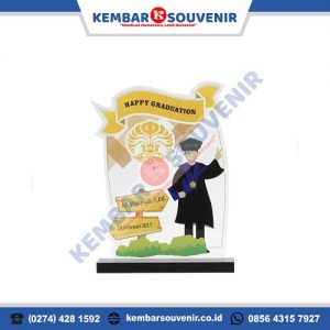 harga plakat wisuda