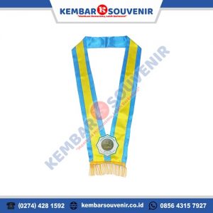 medali perpisahan
