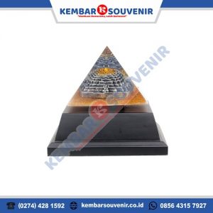 contoh plakat kayu