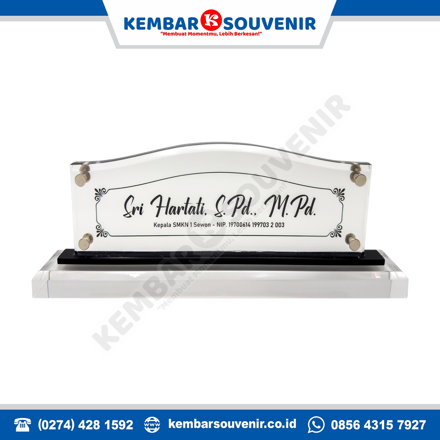 papan nama meja akrilik