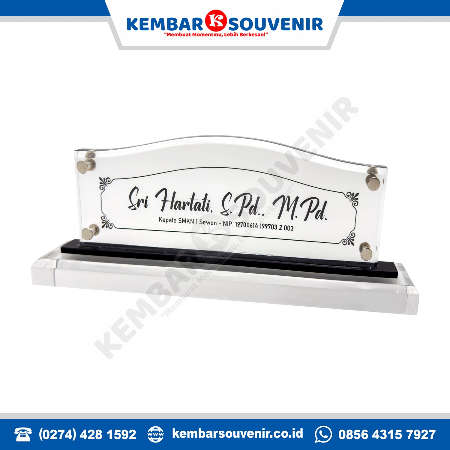 papan nama meja kantor akrilik