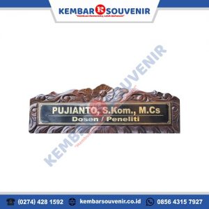 Inspirasi 20+ Model Papan Nama Meja Kayu Unik & Kekinian