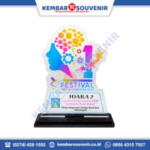 piala akrilik wisuda