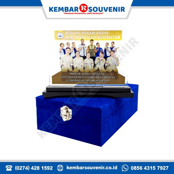 plakat akrilik wisuda