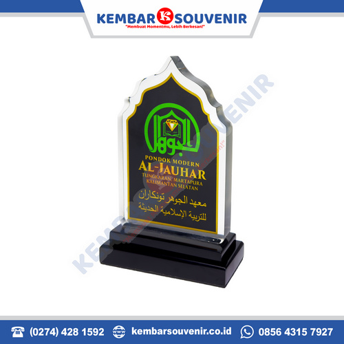 plakat boneka wisuda