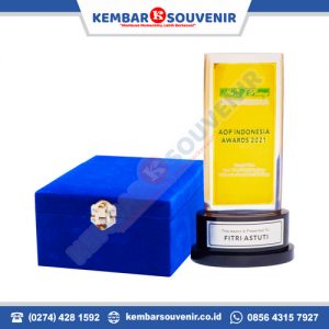 plakat kayu unik