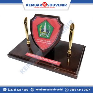 Model Plakat Kayu