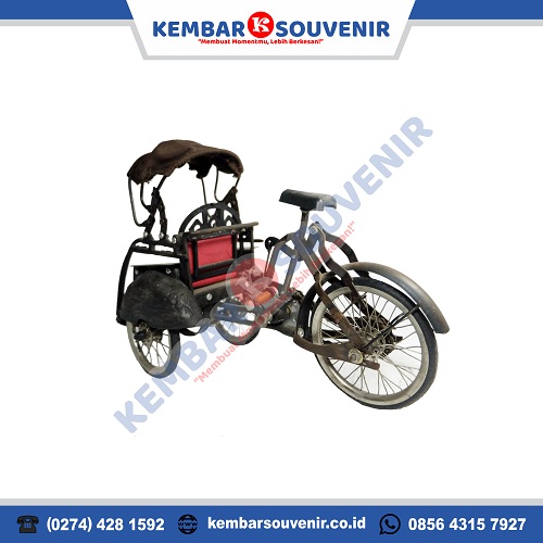 Souvenir Cinderamata Miniatur Becak Jogja dari Kembar Souvenir