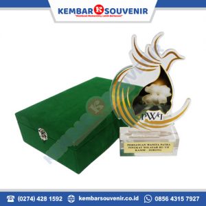 souvenir perpisahan