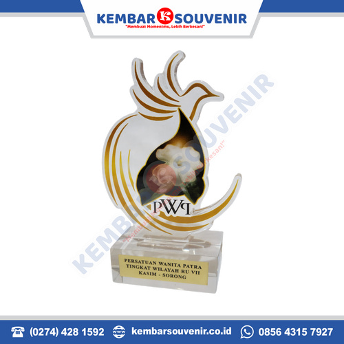 souvenir perpisahan untuk guru