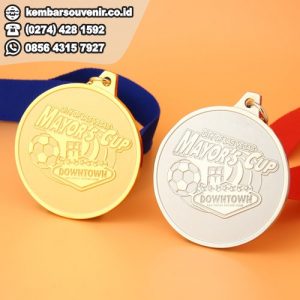 contoh medali lomba