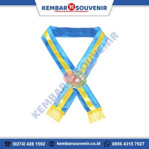 gambar kalung wisuda