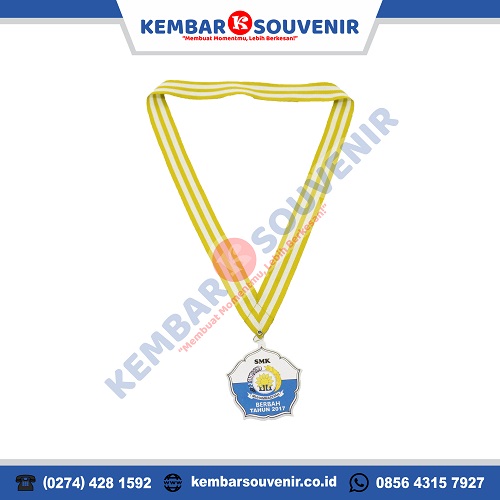harga kalung wisuda akrilik