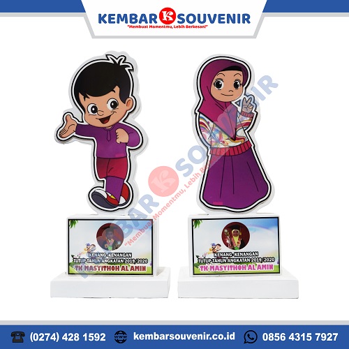 plakat wisuda anak tk