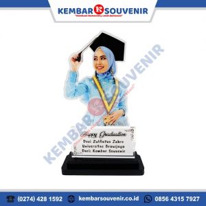 Plakat Wisuda Unik