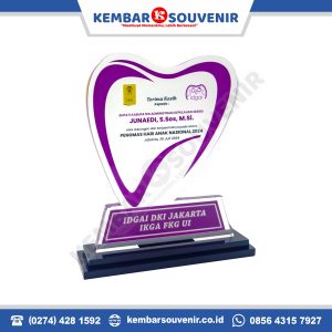 plakat akrilik wisuda tk