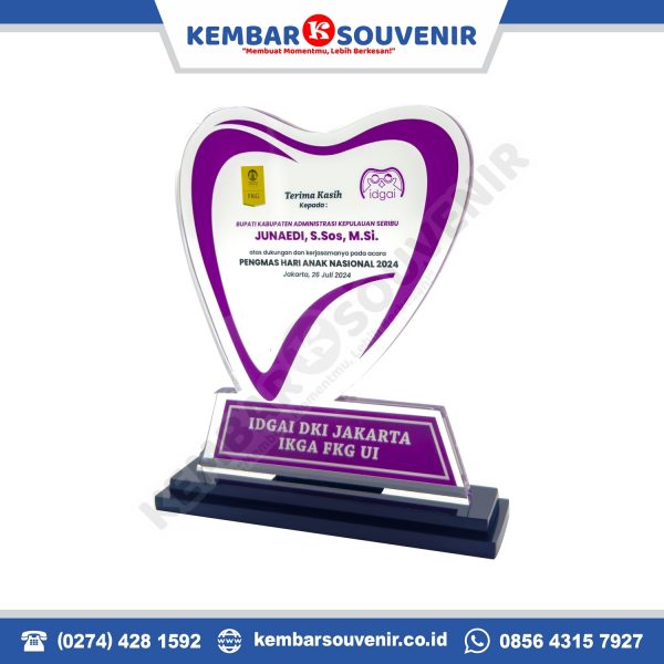 plakat wisuda akrilik