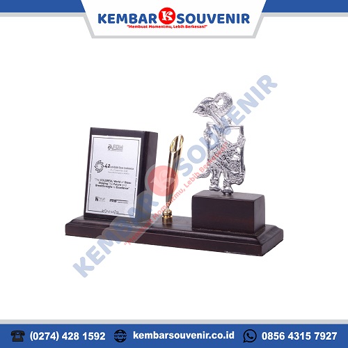 toko souvenir wayang di solo