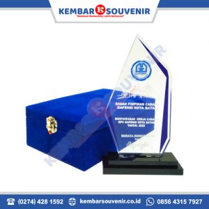 bentuk plakat