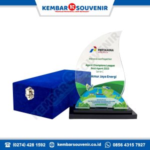 bentuk plakat