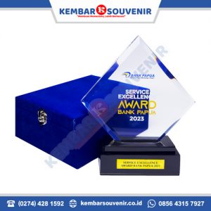 Piala Akrilik Harga