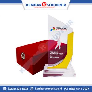 plakat kayu