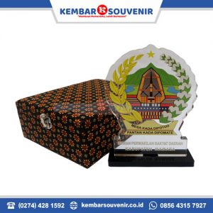 Harga Pembuatan Plakat Akrilik