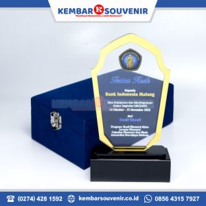 buat plakat akrilik