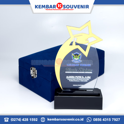 Pembuatan Plakat Akrilik