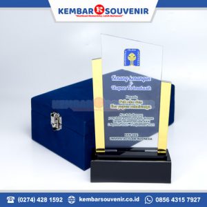 Piala Dari Akrilik
