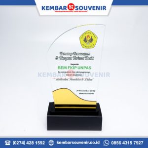 piala wisuda akrilik