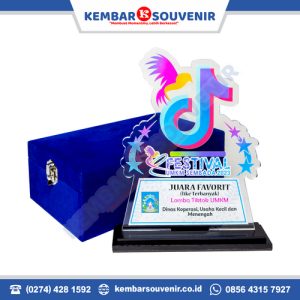 plakat akrilik bandung