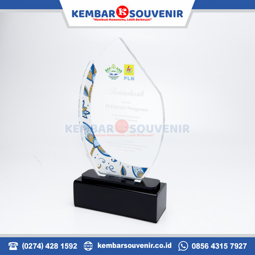 plakat wisuda akrilik