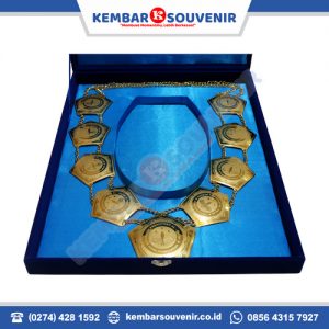 Kalung Wisuda Senat